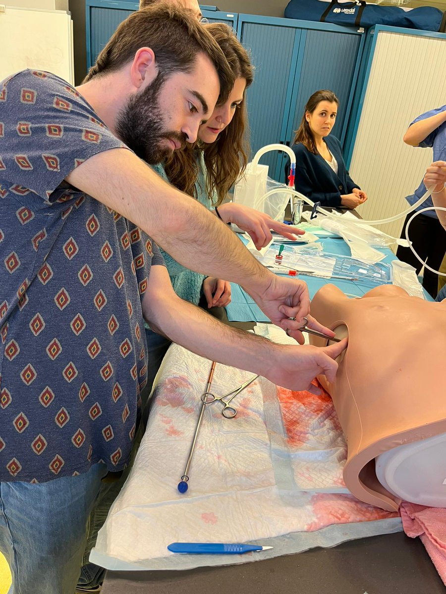mar_uci's tweet photo. Curs de residents sobre via aèria i drenatge toràcic @mar_uci @hospitaldelmar @IMIM_research @UPFbiomed https://t.co/62sNuOkFP2