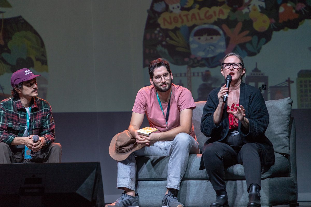 FILGuadalajara's tweet photo. Uno de los eventos especiales de #FILNiños fue el simposio "Imaginemos hasta que lo logremos", donde se reflexionó sobre el arte, el activismo y la ciencia como herramientas para transformar la realidad actual hacia el desarrollo sostenible. 🌳✨

#SomosLectores #MomentosFIL https://t.co/d8oY3wOYFT