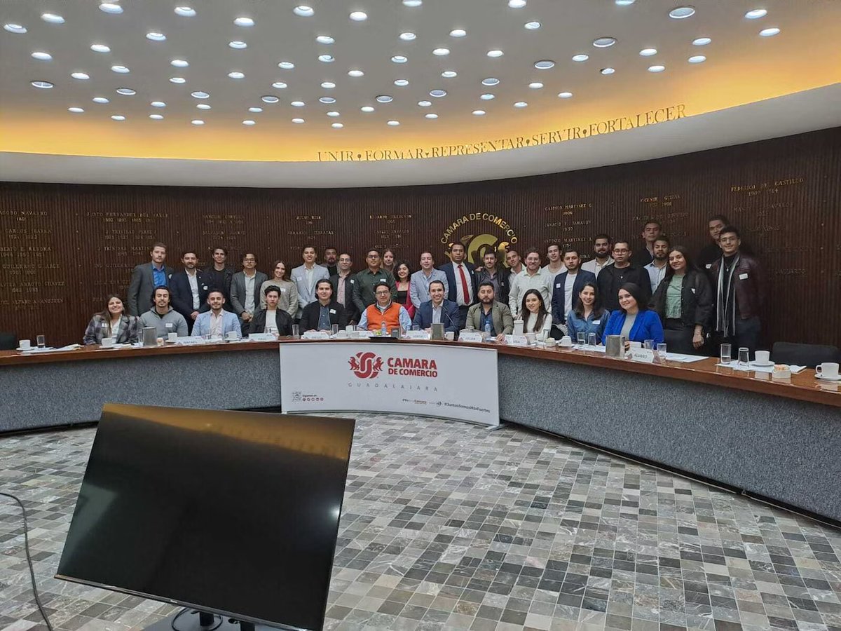 ejccgdl's tweet photo. En la reunión del día de ayer, se contó con la presencia de José Moreno Braun, Fundador de MBGE, con el tema "Se un mejor empresario: Mejora tus procesos y Digitaliza tu empresa", 
@JorgeH_Sanchez @jtorres25 @CamaradeCom_GDL https://t.co/7dUSIj6xil