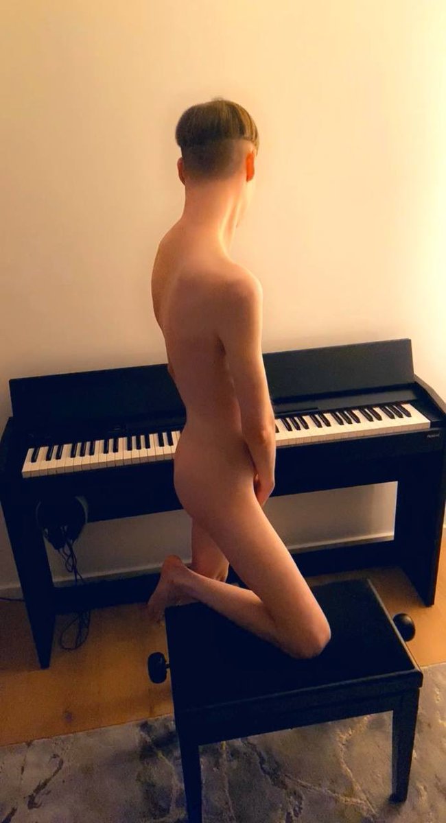 TheGayPromo's tweet photo. Holy shit @goldenfutureboy is stunning, you should go check out his page on https://t.co/7U5O3zrGz7 immediately 🤤🤤🤤 https://t.co/WloMBc2bt1