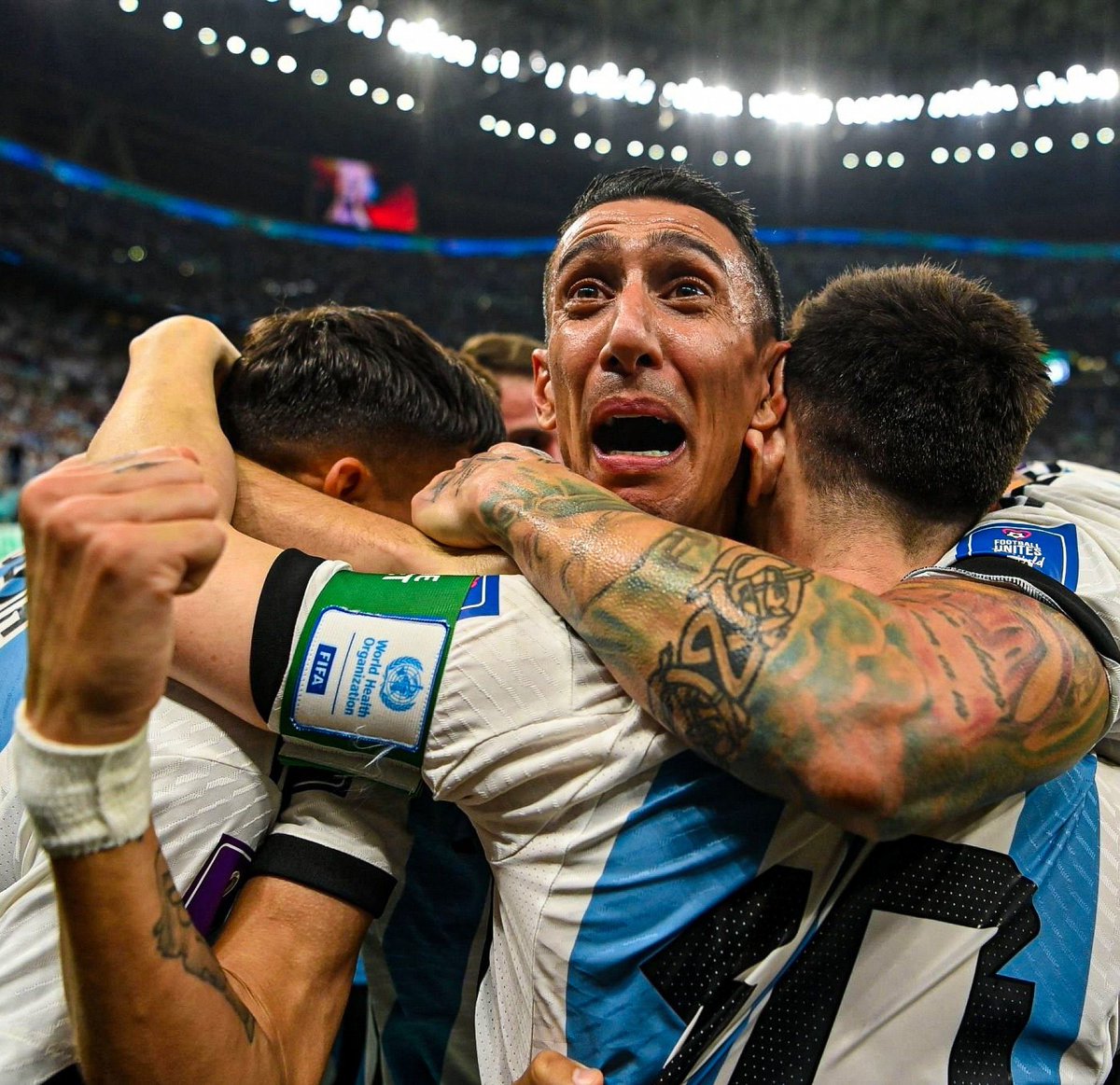 dataref_ar's tweet photo. "Mi hija estaba casi muerta, un 70-30. Me enseño a pelearla, a nunca bajar los brazos".

🇦🇷 Ángel Di María en el Twitch de Olé. https://t.co/k9L7IoCSsk