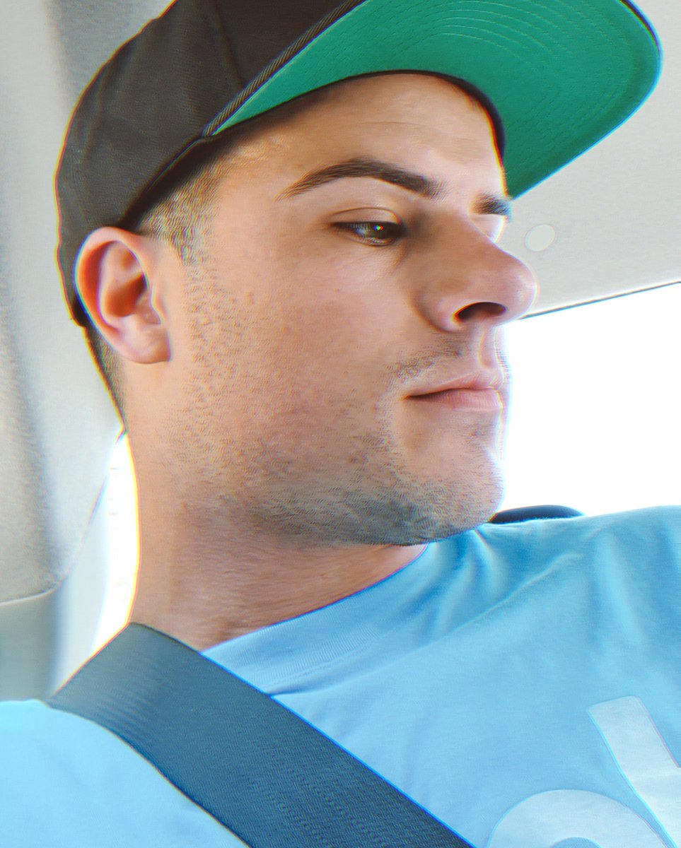 JordanDysel's tweet image. Back of the cab🍓