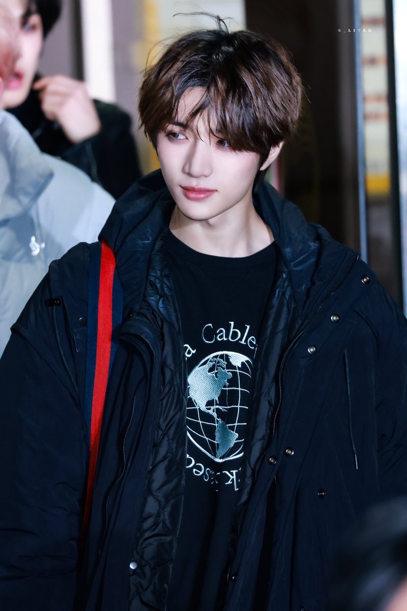 LIVED_TXT's tweet photo. 230127 KBS
🐻

@TXT_members 
#투모로우바이투게더 
#TOMORROW_X_TOGETHER  
#범규 #BEOMGYU https://t.co/qnSJFgL2LW