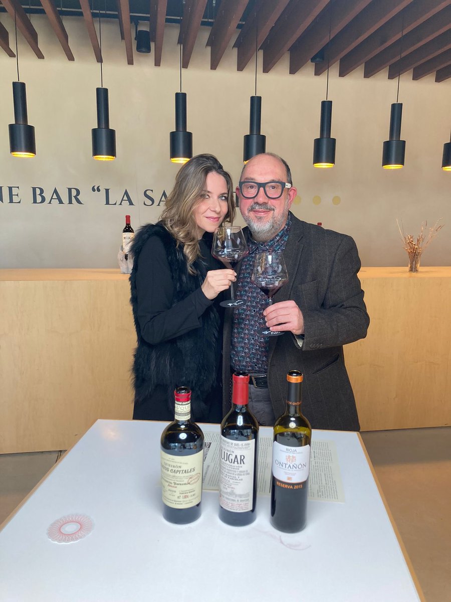 Rocio_Marquez_'s tweet photo. Hoy he tenido la suerte de visitar las @BodegasOntanon y poder aprender del mundo vinícola con mi querido @PabloGMancha me fascina ver cómo el vino y el cante tienen el mismo mecanismo. Muy pronto os compartiremos la entrevista😜🍷 https://t.co/VJC5ntK4c4