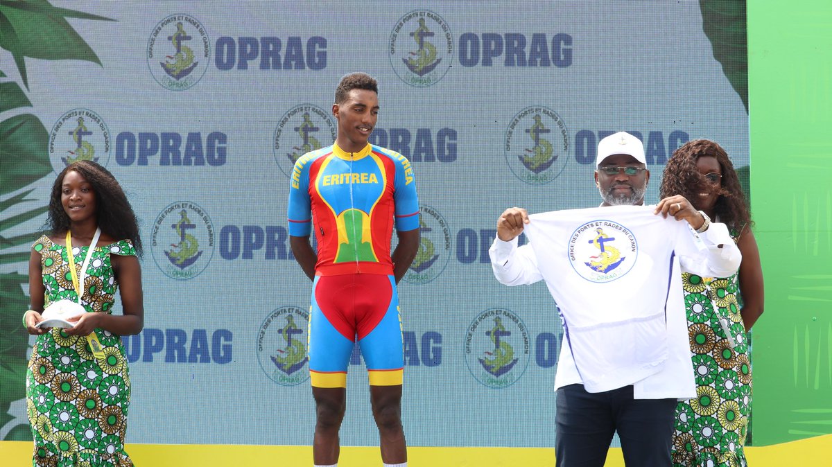 OPRAG_GA's tweet photo. l'Érythréen Henok MULUEBERHAN de l'écurie @Bardiani_CSF récupère le maillot du MEILLEUR JEUNE pour cette étape. Il en a désormais deux pour cette édition.
#Gabon #Oprag #AutoritéPortuaire #KANGO #ANGONDJE  #TAB2023 #MeilleurJeune #cyclisme @tropicale2023 https://t.co/MtLkwmXYRo