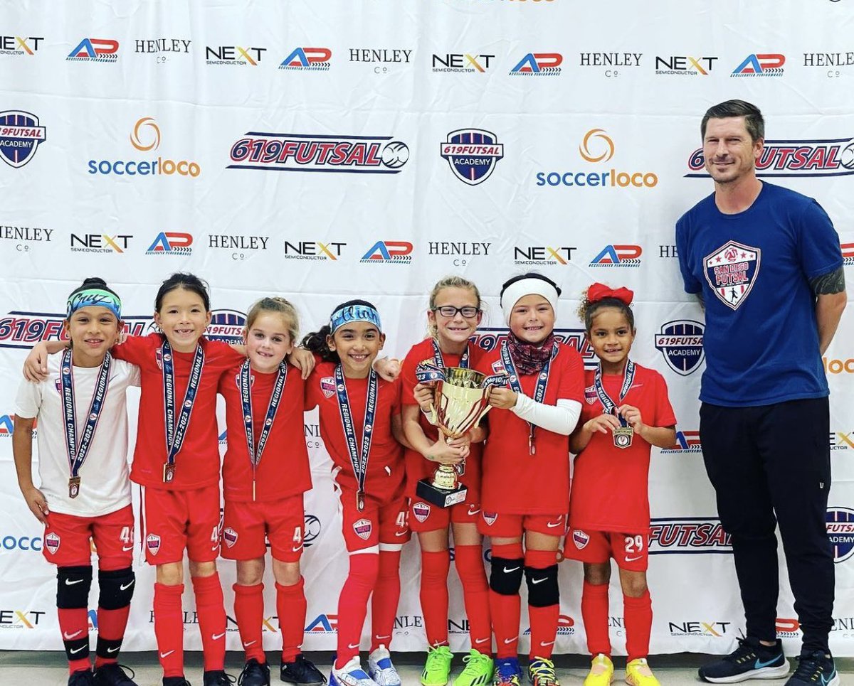 usyouthfutsal's tweet photo. Good luck to all teams attending the USYF North Regionals this weekend! Hereโs a throwback to the Southwest Regionals in December. Go smash it teams!๐
#usyf #usyouthfutsal #futsalfamily #usyfregionals https://t.co/BuD6oflks9