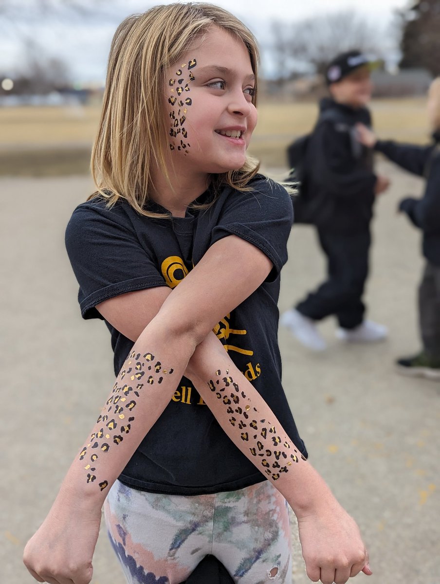 PtsaLowell's tweet image. 🔥How&apos;s this for leopard PRIDE day?!🐆

#lowellleopardpride #everythingspossiblebsd #bsdpride