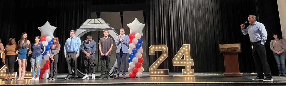 Junior Ring Ceremony today! So proud of our future Seniors! Classof2024 🎉<a href="/FHH_FalconFury/">FHCHS</a> <a href="/MichaelAronson2/">Michael Aronson</a> <a href="/tj_smith_23/">Tara Smith</a> <a href="/herffjones/">Herff Jones</a>