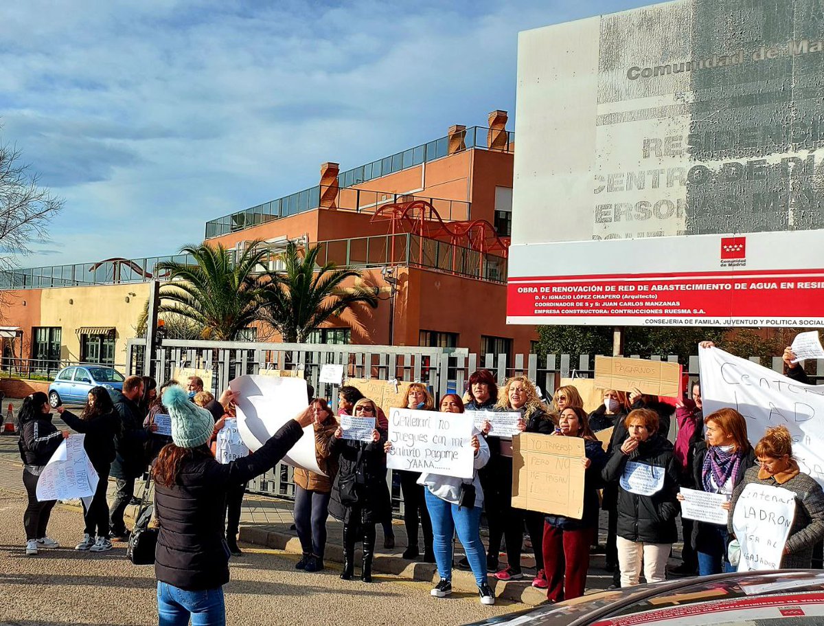 leganemos's tweet photo. Hemos llevado a pleno con propuestas concretas la situación que están sufriendo las trabajadoras, residentes y familiares de las residencias en la @ComunidadMadrid y en especial en #Leganés  
 
Gracias Carmen @VyJ_7291 @AdemafF @MareaResidencia y a todos por el apoyo a mayores https://t.co/ppvz0BRGHy