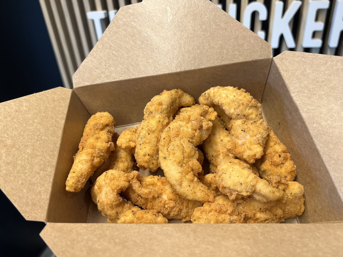 the_cluckery's tweet photo. Crispy, golden, and Cluckin’ delicious! Do not sleep on our gluten-free chicken tenders! These are something special and rival the best tenders in the game. Stop in and try them at our location in Mequon! 🔥👀
#Chicken #Cluckery #friedchicken #glutenfree #tenders #crispy https://t.co/K6q124DlV0