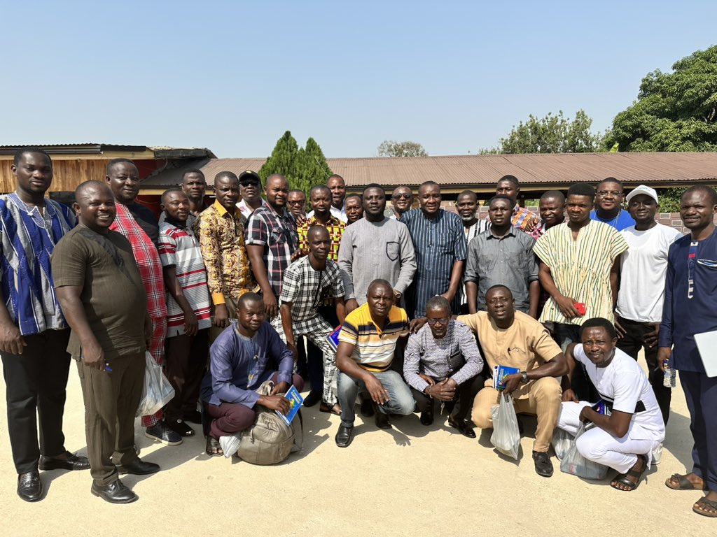 DrAmoakohene's tweet image. All that most citizens of this country seek for is to be given a fair chance at their dreams. 
The least we could when given a political mandate is to serve them well, give them opportunities and make them feel proud of their decisions.
Believe Hope is coming ✊🏽 #OnuaFM