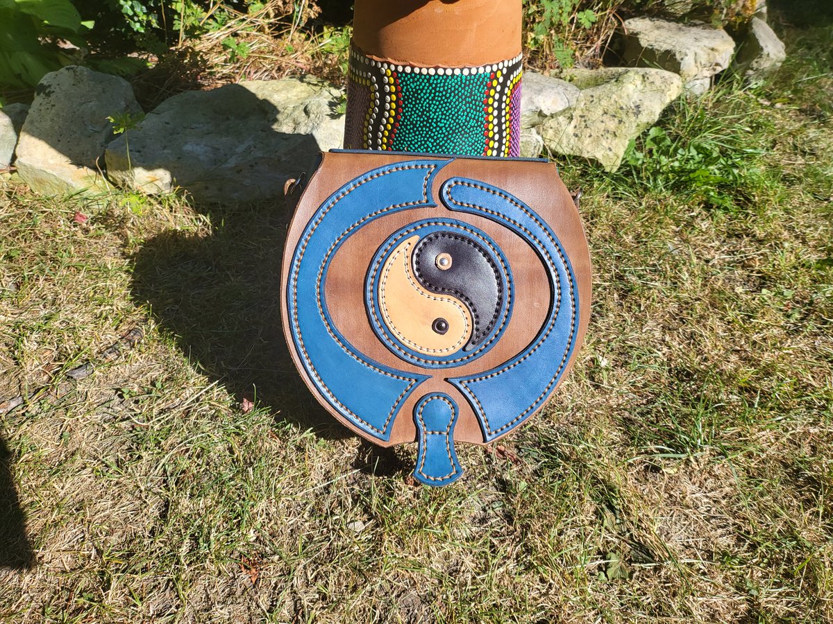 ouroborospatte1's tweet image. Yin-Yang handbag from our #etsy shop. You can buy the pattern on: etsy.com/shop/Ouroboros…
#handbag #leatherpatternpdf #leatherwork #ouroborospatternscz #DIY #YingYang #Fashion #forhimher #artisan