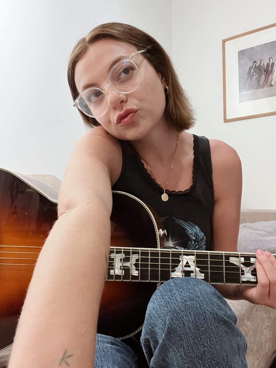 MissKaya's tweet photo. my baby 🎸(actually used to be @DaveStewart til i stole it) https://t.co/F0RODxdgMW