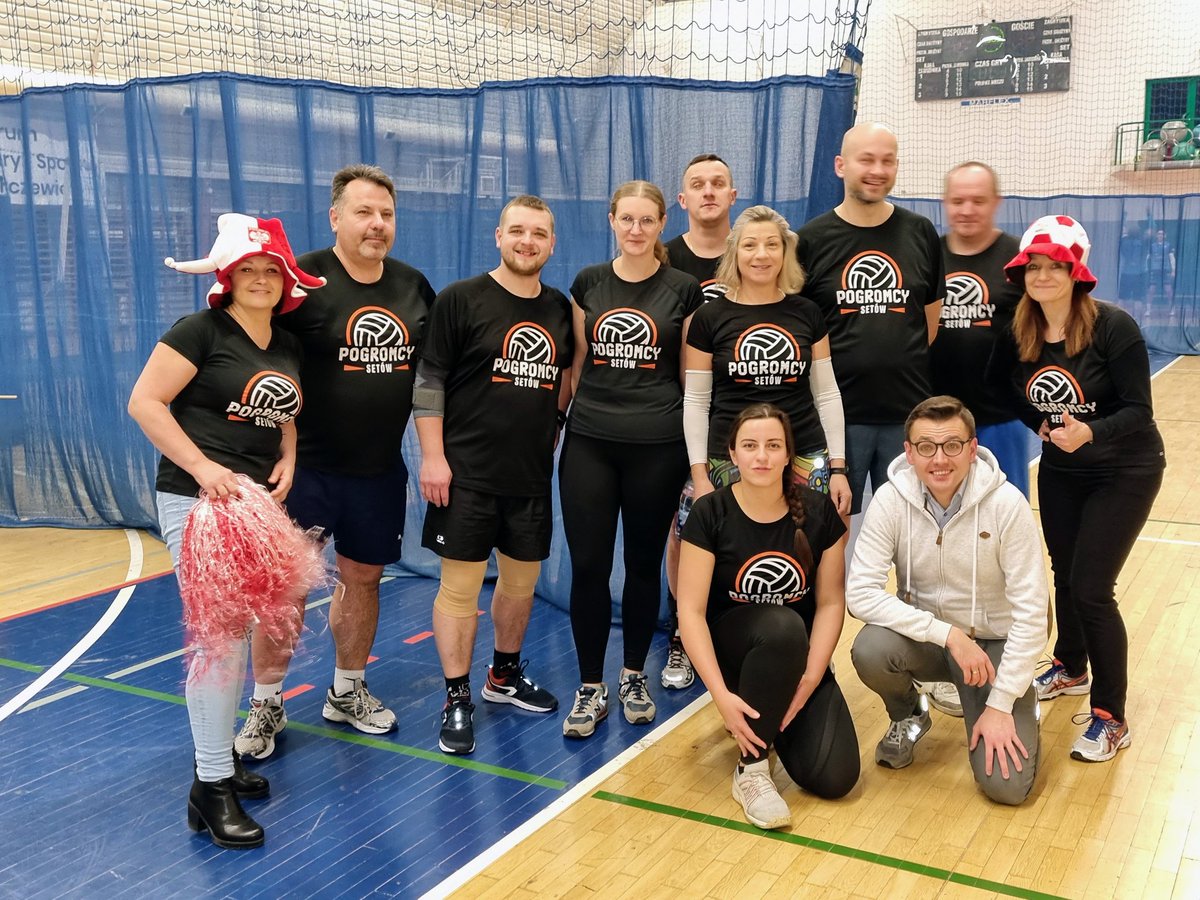 MichaRudzki2's tweet photo. Nocny Turniej Siatkówki w ramach @fundacjawosp w #GminaKarczew 🙂🏐❤️
Turniej odbywa się w hali sportowej Centrum Kultury I Sportu w Karczewie. 🙂💪
#wośp #GminaKarczew #burmistrzbliskiMieszkańcom #CKiS https://t.co/UjvaC8TR9A