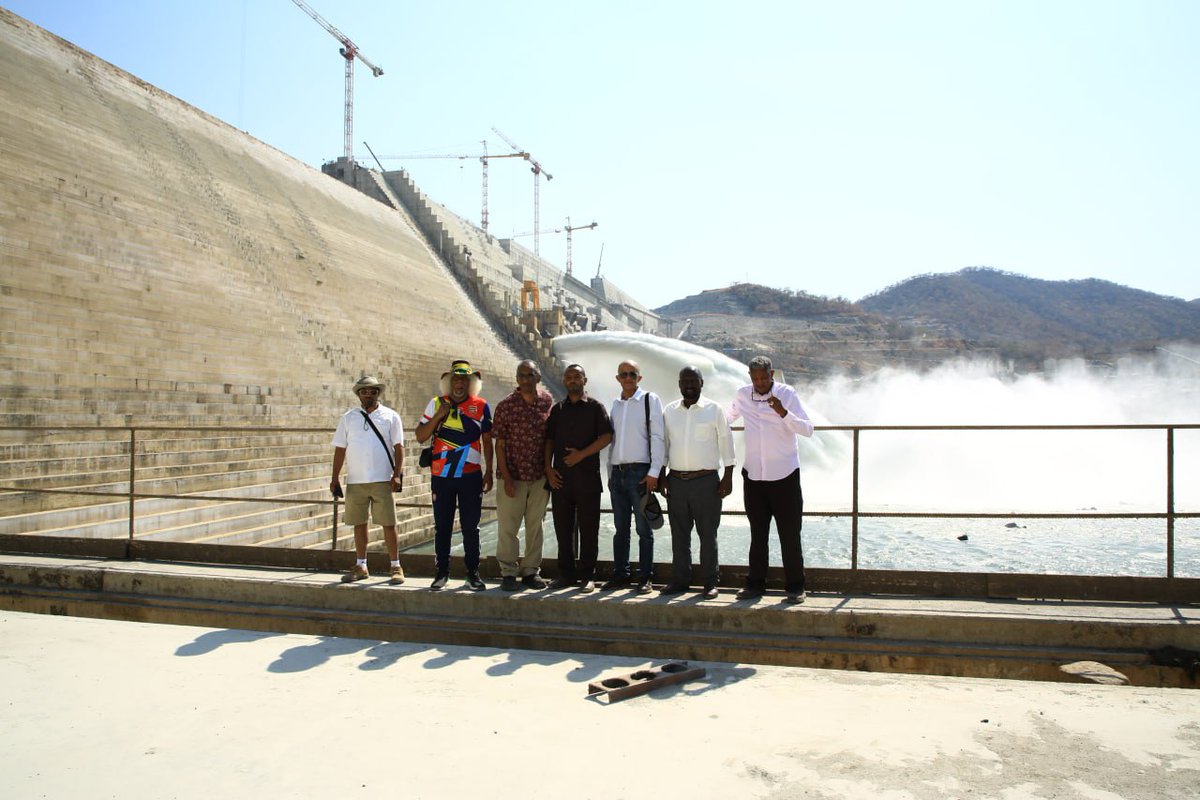 ታላቁ የኢትዮጵያ ሕዳሴ ግድብን መመልከታቸው ለበለጠ ድጋፍ እንዲነሳሱ እንዳደረጋቸው ግድቡን የጎበኙ የዳያስፖራ አባላት ገለጹ Read More: bit.ly/3XOrwCj