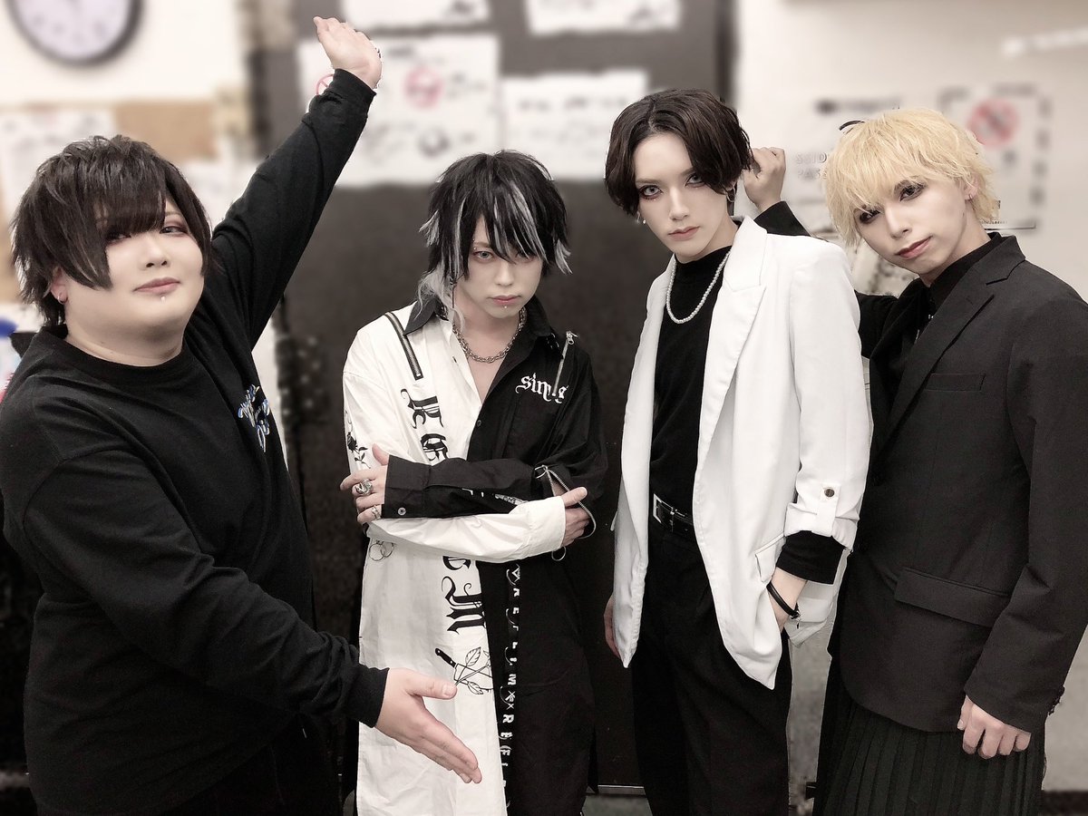 reamo_424's tweet photo. 1/27(Fri)大塚Hearts+
Drive at your Brain LAST LIVE
ありがとうございました

初めてのV系の世界、自分は約２年間でしたがとても楽しかったです。
ジキ兄またラーメンいこうね
王子マンまたサウナ行こうね
愁さんはお腹減ったら車だしてください()

また会う日まで
V系のりーもでした https://t.co/lTHFO1HBCt