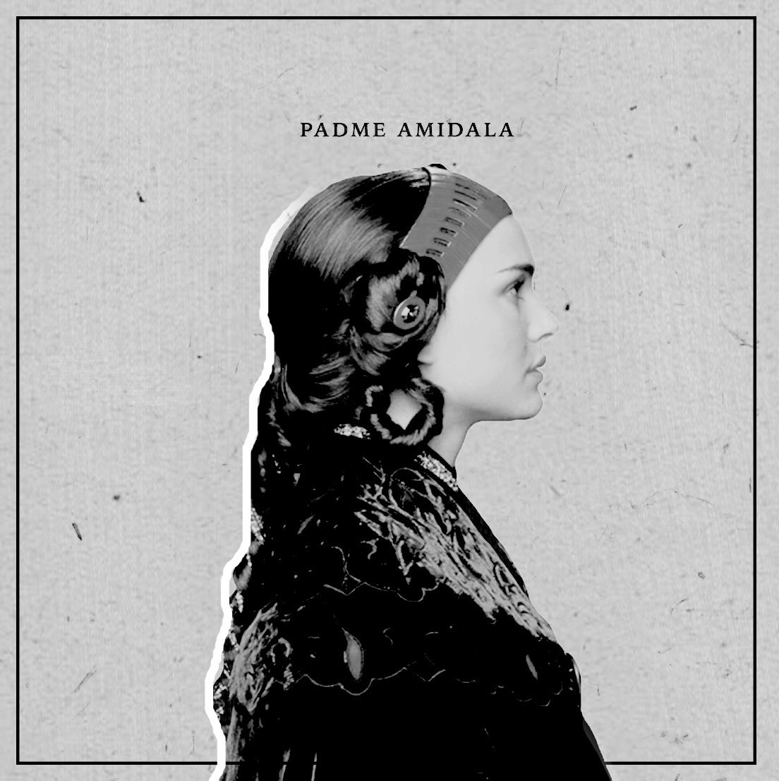 BR4VESENATOR's tweet image. ㅤ𐚱  𝗣𝗮𝗱𝗺𝗲́ 𝗔𝗺𝗶𝗱𝗮𝗹𝗮 𝗡𝗮𝗯𝗲𝗿𝗿𝗶𝗲𓂅
ㅤㅤ𓂄𓍢𝖳𝗁𝖾 𝖱𝗎𝗅𝖾𝗋 𝗈𝖿 𝖭𝖺𝖻𝗈𝗈 𓋜  ゙
ㅤㅤ        #SWSpanishRP -  
                       ♡ &amp;amp; ↻