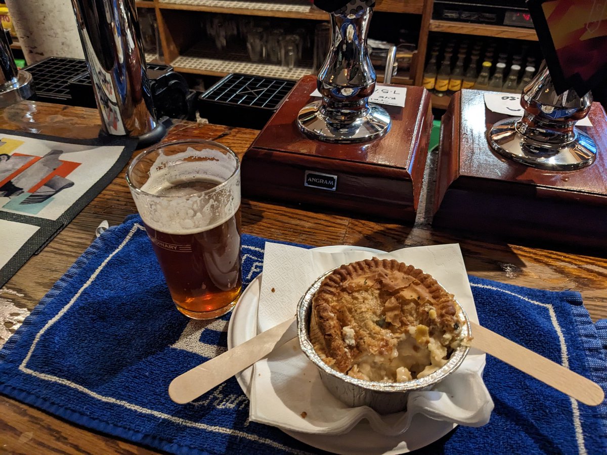 dogdazeatthedon's tweet image. A brilliant boozer in Clerkenwell. Howling Hops on draught a bonus #beer #Pubs #howlinghops #thesuttonarms