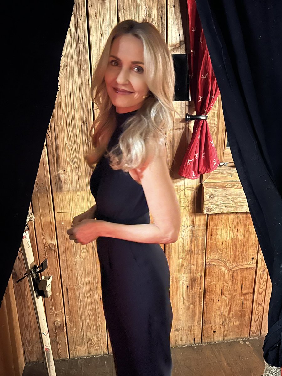 Tonight I’m hosting my 3rd event in 2023 - the 20th anniversary of a company in the financial sector… 
So let’s do this 🤩 #finance #business #event