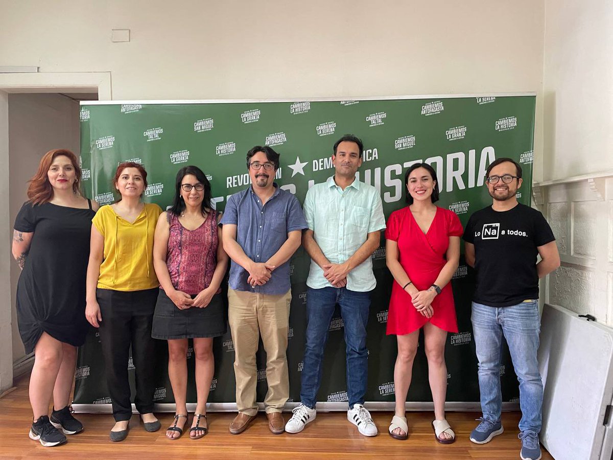 RDemocratica's tweet photo. 🟢 Nuestra Directiva Nacional de @RDemocratica se reunió con nuestro compañero e integrante del Comité de Expertos @Domingarra, para articular el trabajo en torno a el Estado Social y Democrático de Derecho y una Constitución habilitante democrática. #NuevaConstitución 🇨🇱 https://t.co/J5bL3CxzHW