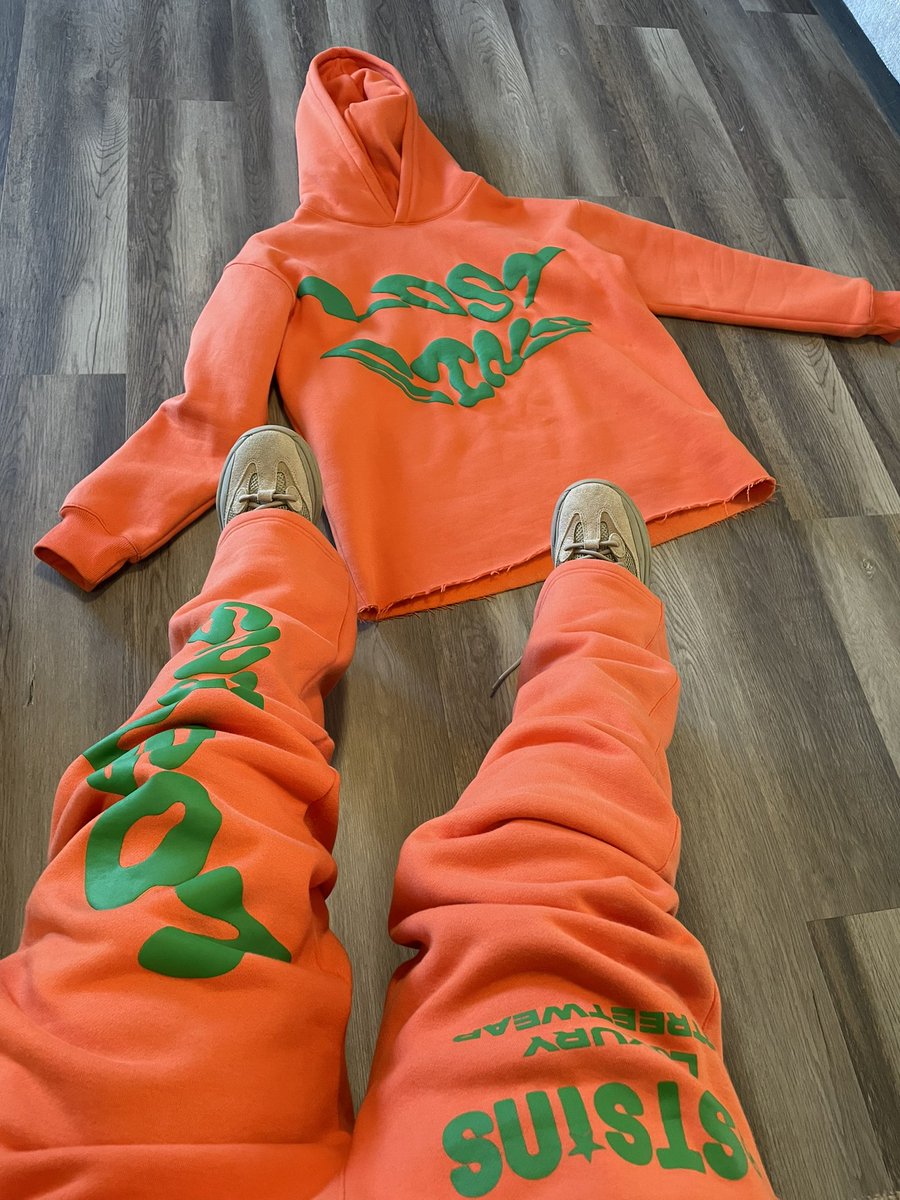 key4L's tweet photo. Just released my new sweatsuits ! RT To help me find my next customer! 🔥 https://t.co/VYJvQmhQVU