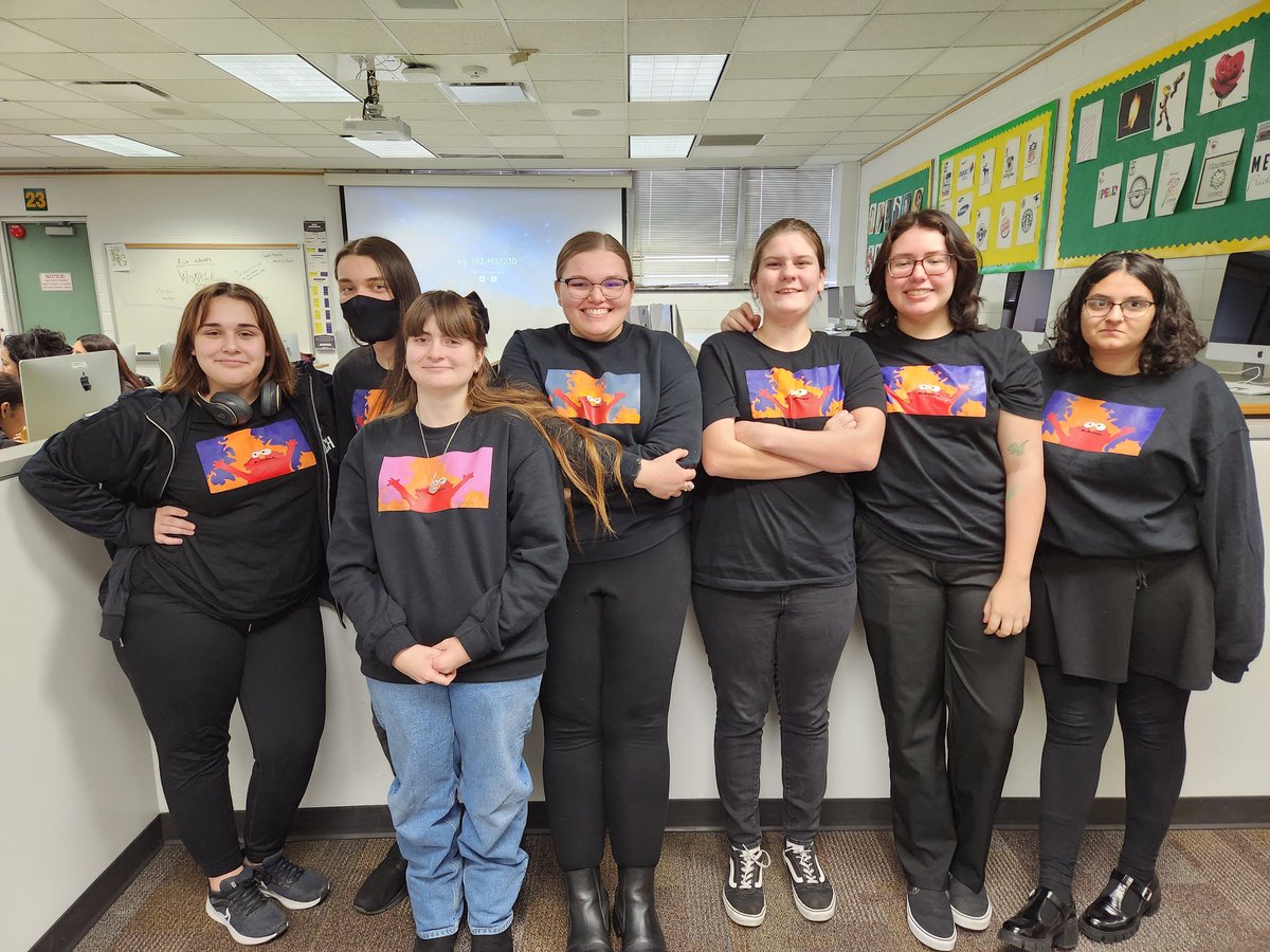 EGHS_Graphics's tweet image. Students wanted to print matching shirts. Twinsies!