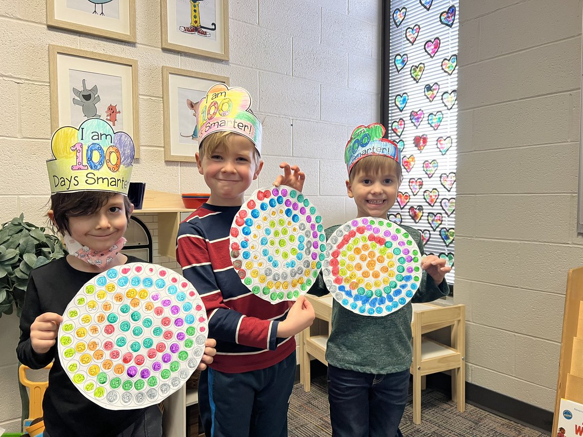 AshleyBBalogh's tweet photo. 1️⃣0️⃣0️⃣ day of school!!! 🎉 #itsworthit @LibertyLeopard @wcsdistrict https://t.co/KNq86800w8