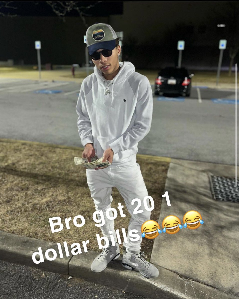 LHS_Students_'s tweet photo. 🥷GAMEDAY🥷
🐍TYLER AND THE BOYS🐍 vs 💩shitters mill💩
630 @ Liberty
Show up early
🔵BLUE AND GOLD⭐️
#tylapoy #tyla50bombloading #dallasisacornball #sickinstapics #urnottuff #9straightincountysoon #tombssniper #urbestplayerwouldridethebench #kobexshaq #cutechickdallas😂😂 https://t.co/lh2KskLYhf