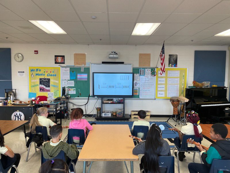 Second grade students at Sanchez school learning how to play the ukulele! #WeAreCrew#AmazingKiddos#SanchezUACrew <a href="/urbanleaderEv/">Evelyn Overton</a> <a href="/tim_bojanowski/">Tim Bojanowski</a> <a href="/Ms_Zanghi/">Jess Zanghi</a> <a href="/msanchez_crew/">Maria Sanchez School</a> <a href="/HPSArtsWellness/">HPSArts&Wellness</a>