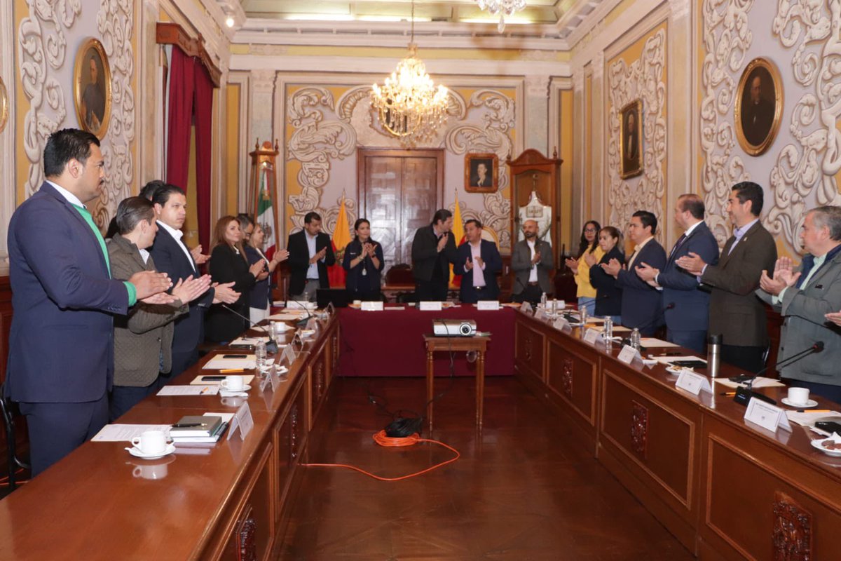 JavierCedenoS's tweet photo. Participé en la sesión del Consejo de Mejora Regulatoria, donde hablamos de la necesidad de implementar una ventanilla única a fin de mejorar la tramitología de los servicio municipales y evitar que los contribuyentes retrasen sus pagos. https://t.co/YjdfdeCH5y