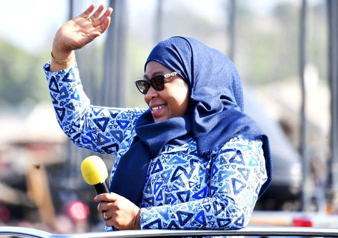 SuluhuSamia's tweet photo. Namshukuru Mwenyezi Mungu kwa kunijalia neema ya kutimiza miaka 63. Nawashukuru nyote kwa salamu zenu nyingi za upendo katika siku hii. Ahsanteni sana kwa dua za siha njema, umri mrefu na utendaji bora, ninapoendelea na jukumu hili la kulitumikia Taifa letu kusonga mbele zaidi. https://t.co/q2ZDWyYqRz