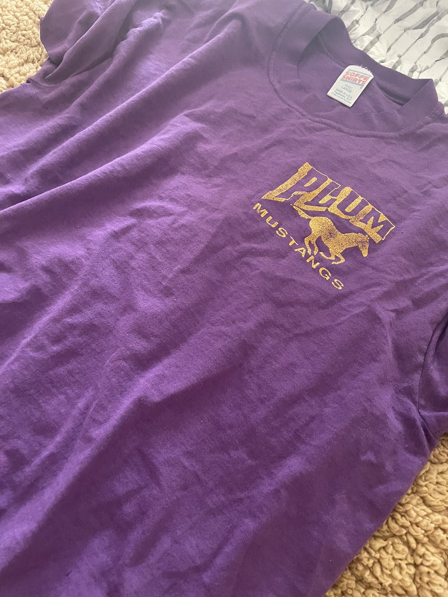 412Jaimie1018's tweet image. My #highscool gym shirt from 19 years ago…has a hole in it. :(((((())): this is vintage AF! #sadface