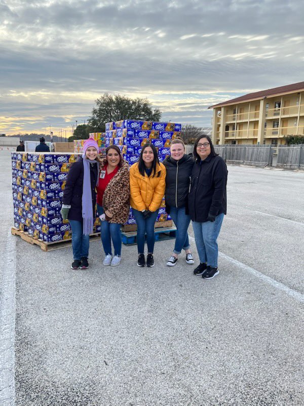 NISDSpecialEd's tweet image. Some more behind the scenes with our amazing volunteers! @SETransition @NISDAdaptedPE @NISDSpOlympics 
@NISD BIG SHOUT OUT TO @safoodbank for their service to San Antonio 🙌🏼