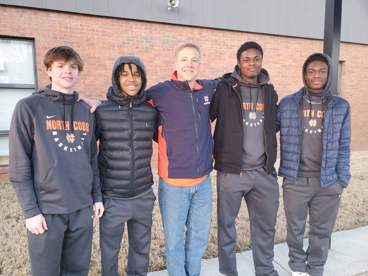 We would like to thank @bakerelembears, @KennesawElem, @Acworth_ES for allowing our players to come in the morning to open car doors and greet their amazing students! 