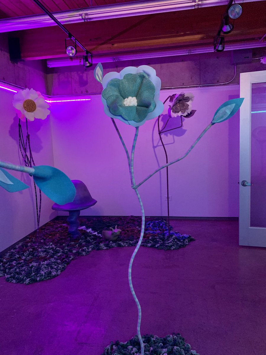 amy_fromme's tweet photo. the artist / the art 🌱 https://t.co/OKyTzAyBte