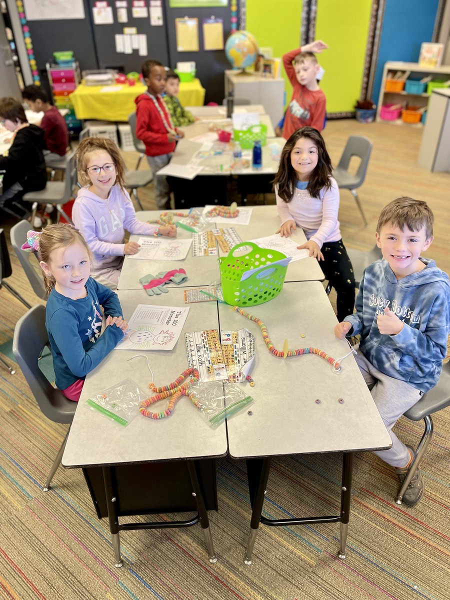 SH1stGrade's tweet photo. We are 100 Days Smarter! #itsworthit @SlateHillStars #100thday https://t.co/DH1mHXtdSB