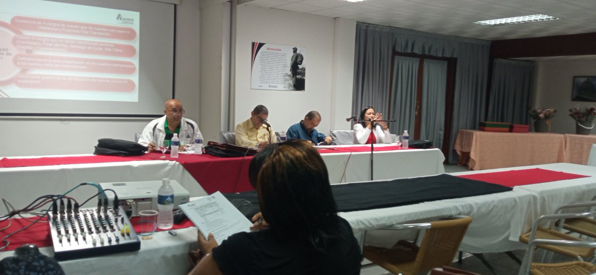 AcinoxComercial's tweet photo. Asamblea de Balance de Cuadros de @AcinoxComercial, espacio de debate y con la participación de Directivos de Cuadro @osdegesime y  Antonio Silverio del Nivel Central @PartidoPCC @RoylanAgustin @MPerazaH @EloylvarezMart1 @ReinaldoLuisGo1 #CubaViveYTrabaja https://t.co/h3JWP5Sxae
