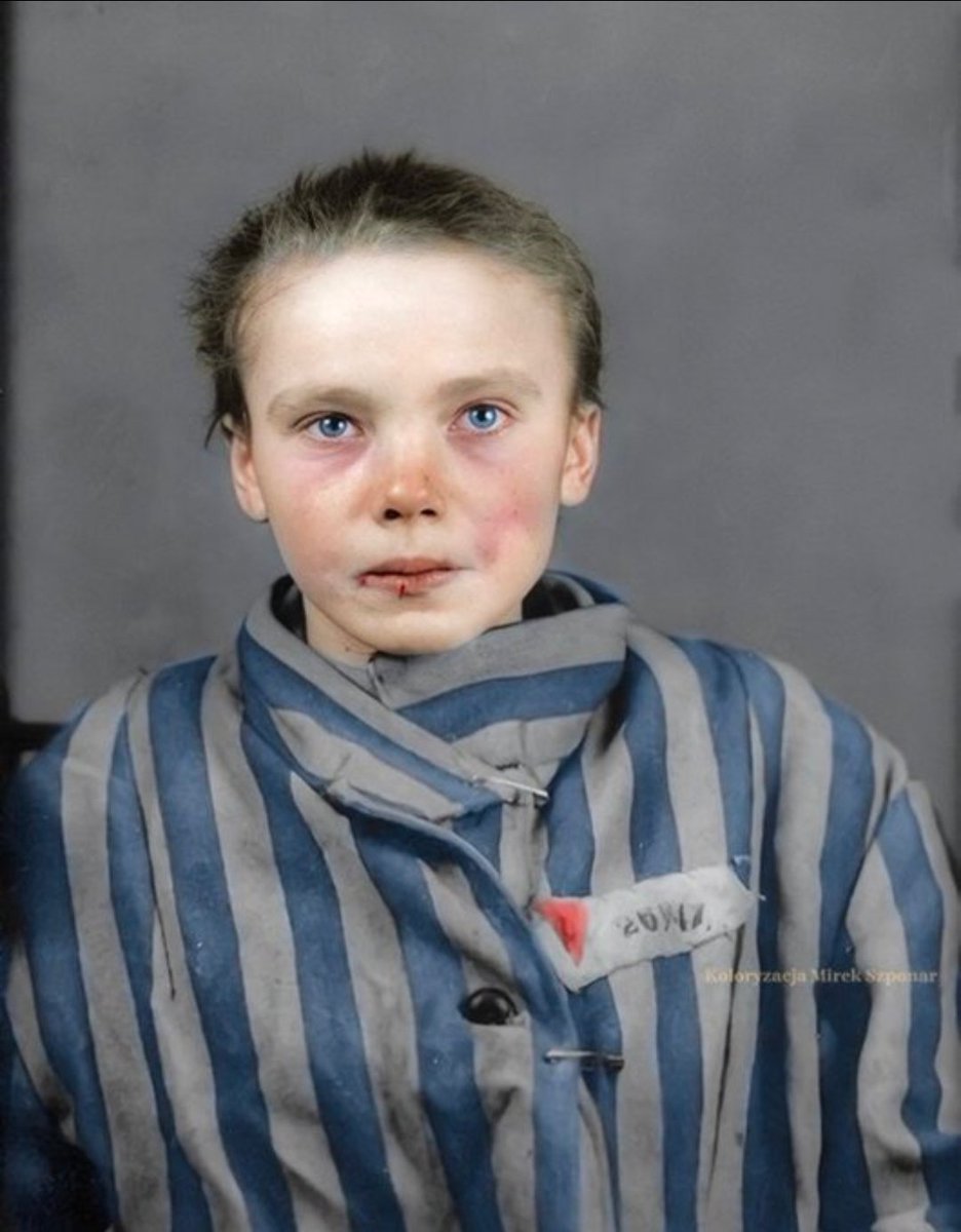 josephiensierag's tweet image. #OpdatWijNietVergeten #Holocaust
Mijn hart breekt bij het zien van deze foto, telkens weer. Czeslawa Kwoka, Pools katholiek meisje van 14. Vermoord in de lente van '43. Moederziel alleen in #Auschwitz. Haar moeder stierf vrijwel meteen na aankomst in '42.
#HolocaustRemembranceDay