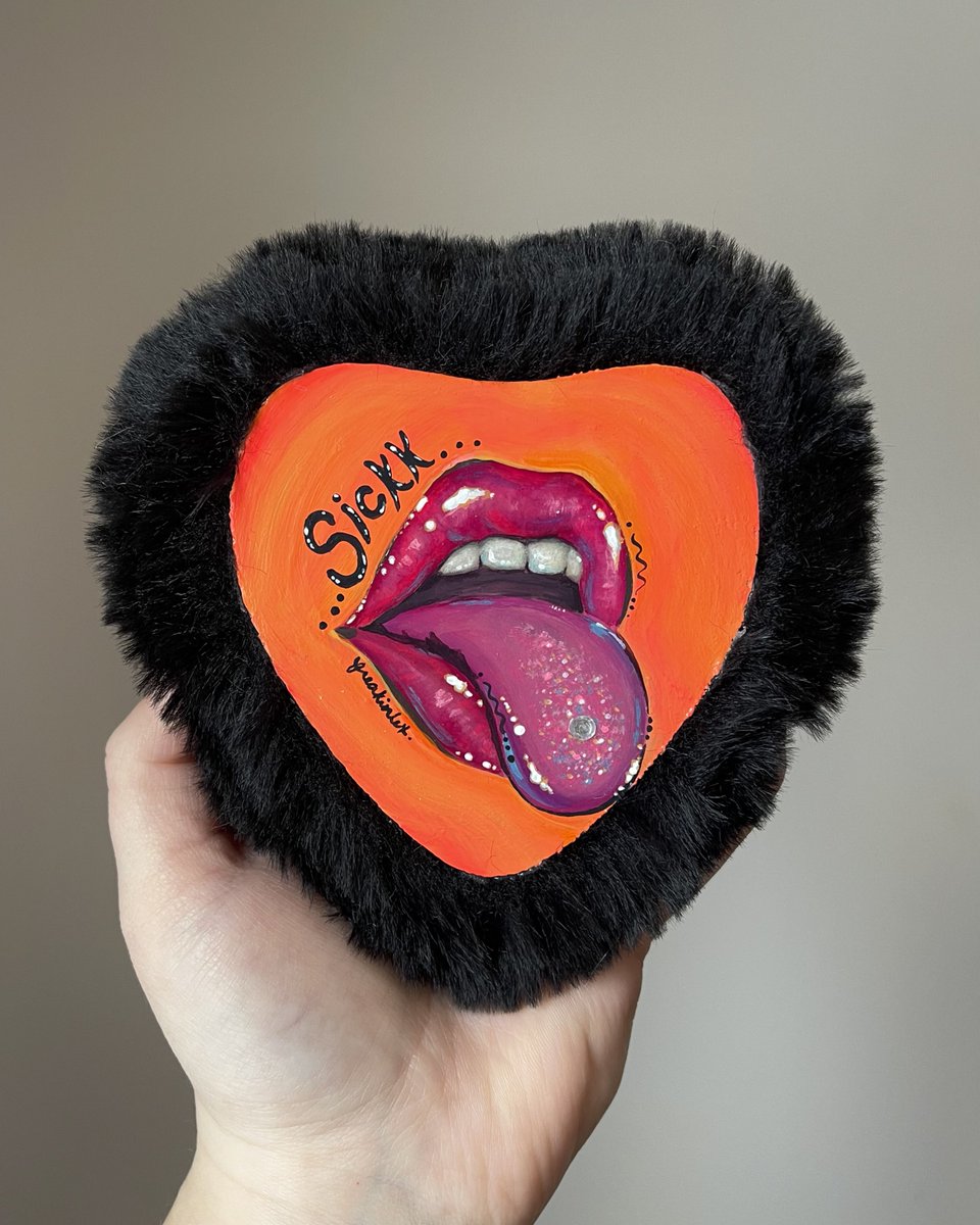freakinlex's tweet photo. Sickk <3

today’s shop update is LIVE! https://t.co/rsgNSnlaCp