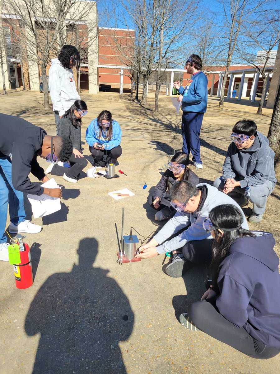THScience's tweet photo. AP Chemistry students measured calories stored in some of their favorite snacks today. This experiment was performed outside in order to avoid setting off any fire alarms. @TupeloHigh @tupeloschools https://t.co/iKR8MoGfo6