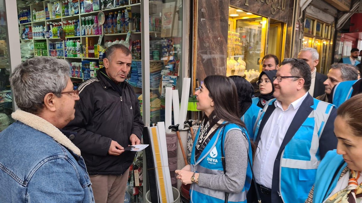 hatayadeva's tweet photo. Kırıkhan ilçemizdeyiz.
Genel Başkan Yardımcımız Selma Aliye Kavaf ve Nazlı Seda Vural, İl Başkanımız İlker Eker , ilçe başkanlarımız ve teşkilat mensuplarımız ile birlikte Kırıkhan ilçemizde esnaf ve vatandaşlarımızla birlikteyiz.
#Devapazarda https://t.co/liFQCgujS3