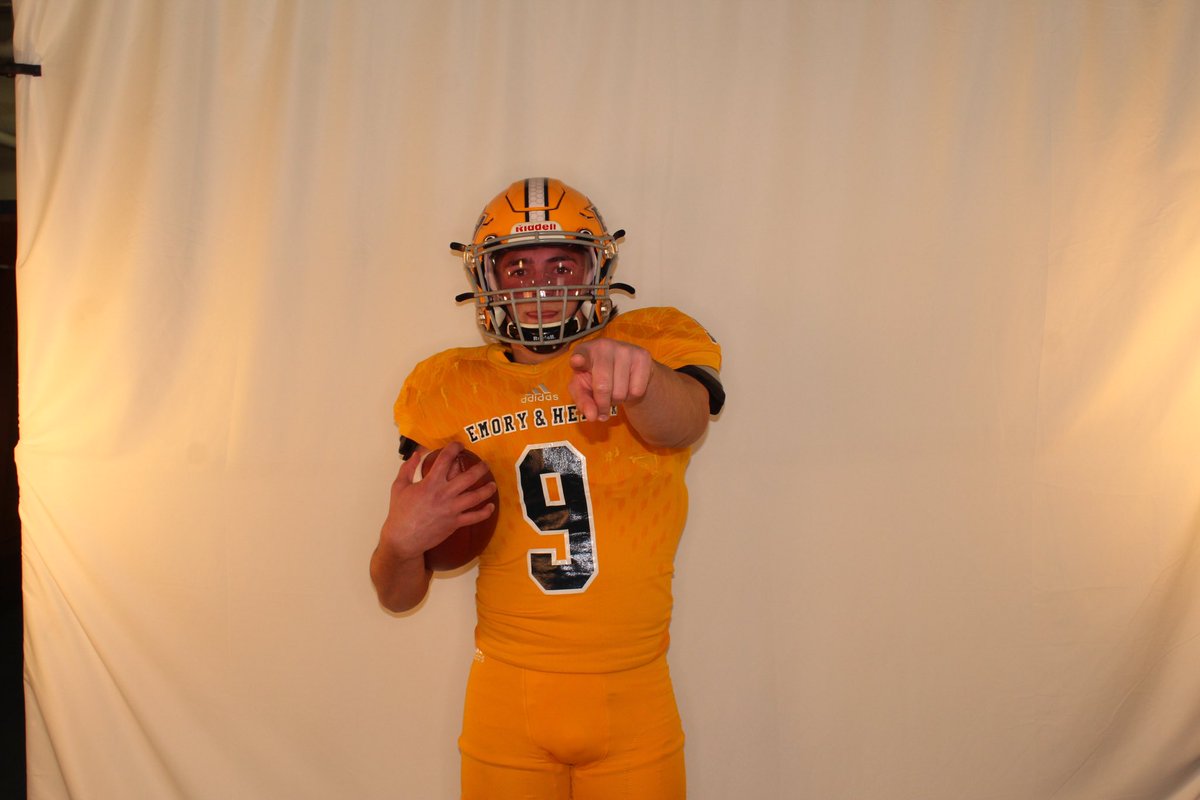 After a GREAT conversation with @CoachWellyEHC I’m blessed to receive an offer to further my academic and football career from @EHCFootball !!! #AGTG #GoWasps @Coach_LowmanES