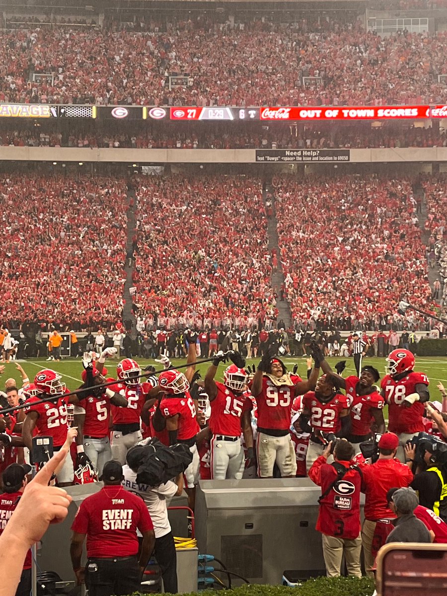 themdawgs3's tweet photo. @UGA_PB Best game of my life made sweeter by the fact I married a Tennessee fan. #housedivided #5throw #bigdawgs https://t.co/2tPzalW1xS