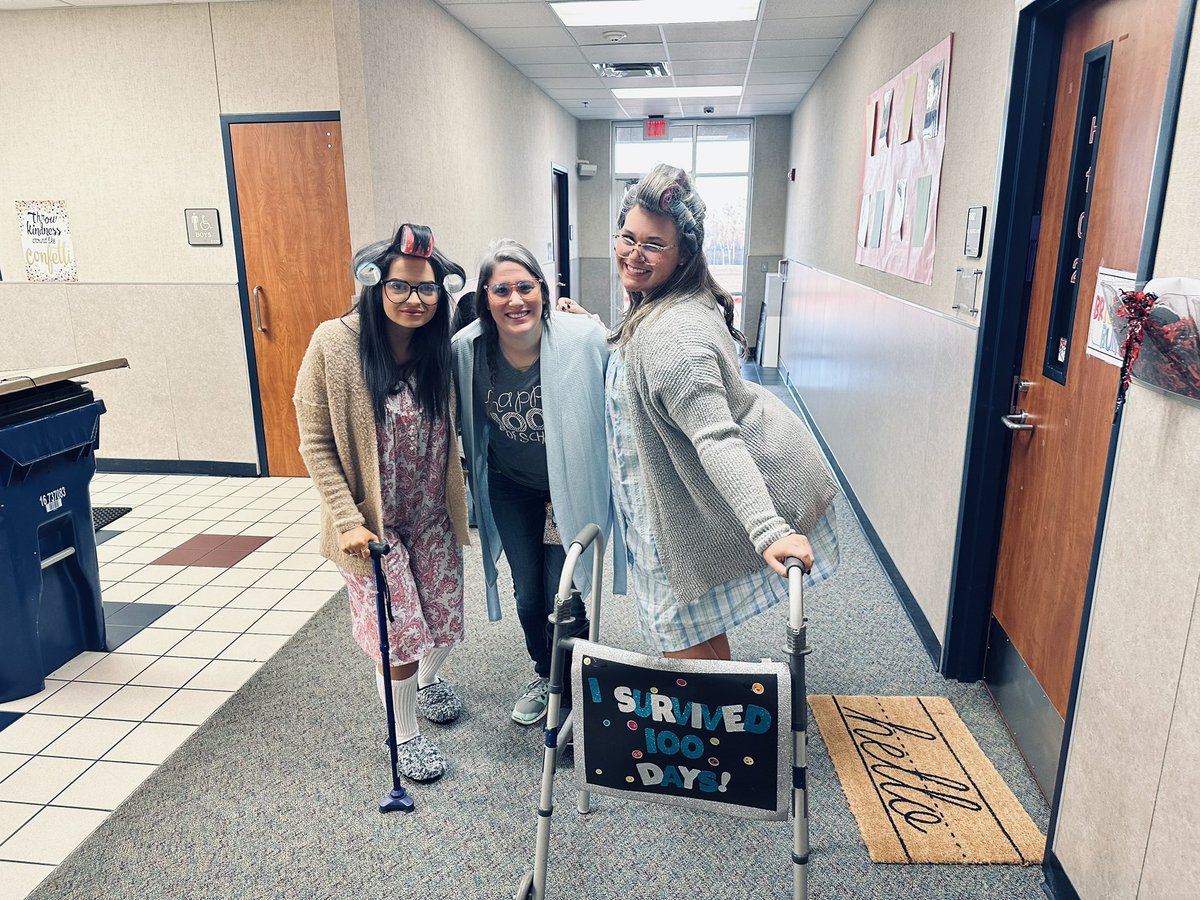 MsLewis38's tweet photo. THE BEST DAY! Celebrating 100 days of learning to last until you are 100-years- old! 👵🏼👴🏼🧓🏼 @MinshewColts1  #myMISD https://t.co/R6kkZBD6jX