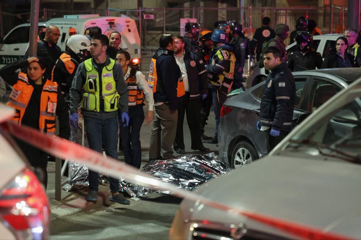 EretzIsrael's tweet photo. Several Israelis murdered in a shooting attack at a synagogue. Three other people were injured, including a 70-year-old woman, a 20-year-old man, and a 14-year-old boy. https://t.co/4KCB2I2feP