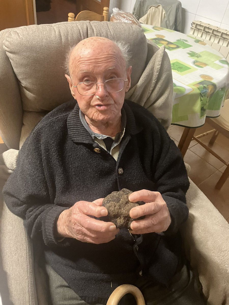 The most demanding quality control. He’s 92 years-old and has spent all his life with truffles, teaching us all about this wonderful treasure!!