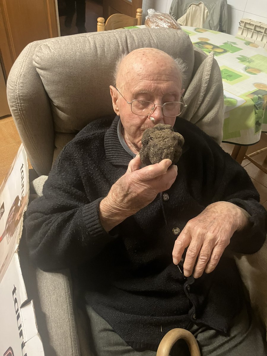 trufapyrenees's tweet photo. The most demanding quality control. He’s 92 years-old and has spent all his life with truffles, teaching us all about this wonderful treasure!! https://t.co/7OB04RuXoS