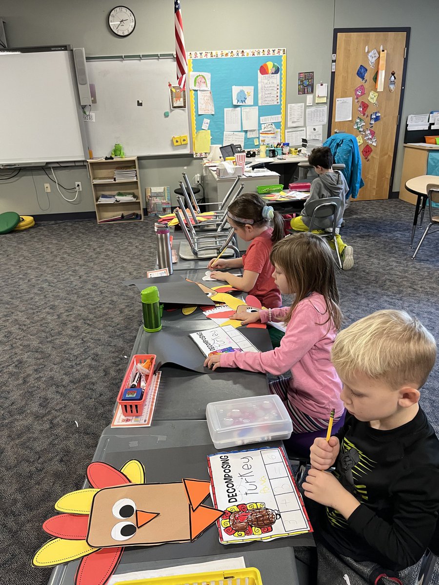 If you did not see it, check @MendonUptonRSD's 1st half of the year Spanish Immersion update. It includes some great pictures from @HPClough's Sra. Moreno's SI 1st grade class! See the full update here: smore.com/tbmra?fbclid=I… #cloughpto #cloughsoars