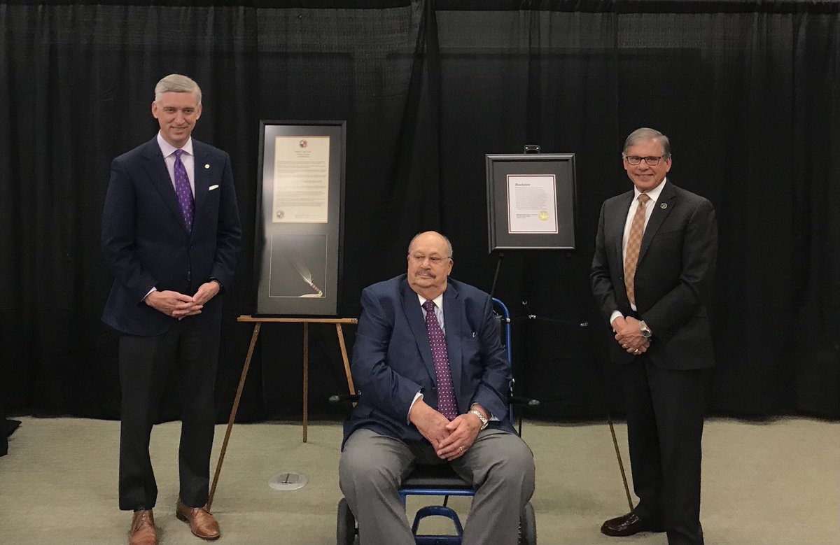 Jim Jones, MD “father of Family Medicine in NC” was honored today at #ecuhealth I am glad to have him as a mentor all these many years #fmrevolution (flanked by two different chancellors in UNC system) ⁦<a href="/aafp/">AAFP</a>⁩ ⁦<a href="/myncafp/">NCAFP</a>⁩ ⁦<a href="/TheABFM/">American Board of Family Medicine</a>⁩