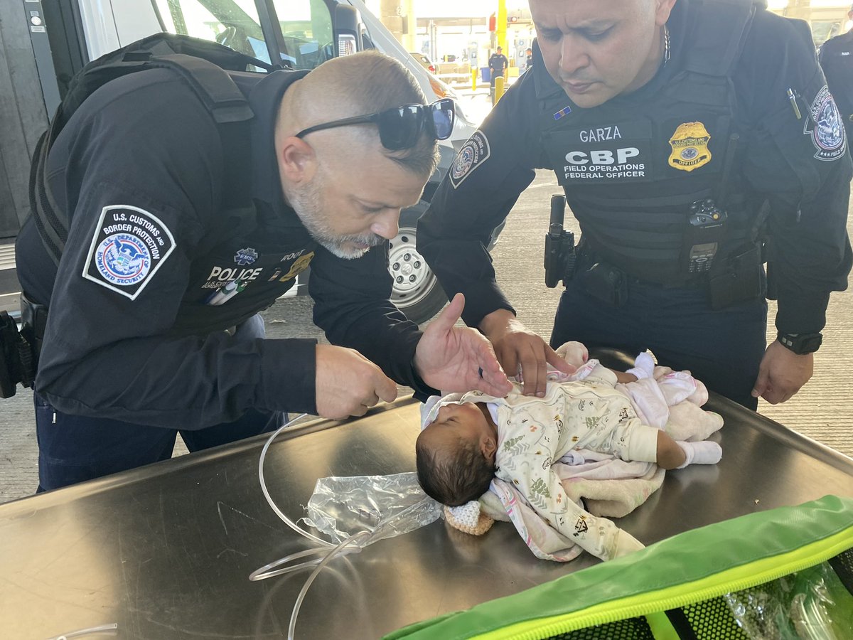 CBPSouthTexas's tweet photo. .@DFOLaredo @CBP officers, including  one who’s a certified EMT,  render first aid, save an unresponsive one-month-old infant at Del Rio Port of Entry, Read more: https://t.co/TN8pK5CJQP https://t.co/iLx0ey3arz
